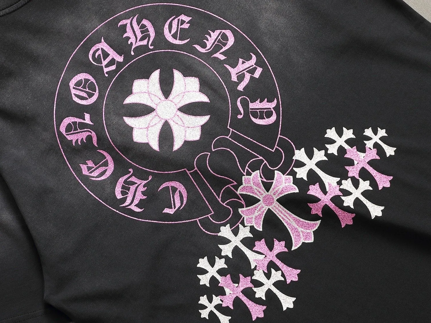 🅿️220 Chrome hearts ch Chrome hearts cross pink hot diamond short-sleeved t-shirt. Advanced tie-dye technology. Large version. Loose and stylish. Low version, slim and long version with upper body and raised hips. 100% commitment: top quality, not fast food. The highest version on the market. Top quality, 320 grams. 26 custom-dyed double yarn cotton, same style for men and women, complete with three standards. Color: Six colors available, available to the public. Size: XS-L. Size chart: